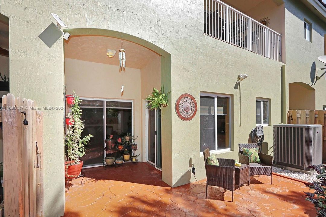 En Venta: $415,000 (3 camas, 2 baños, 1991 Pies cuadrados)