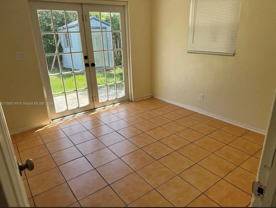 For Rent: $1,925 (2 beds, 1 baths, 1627 Square Feet)