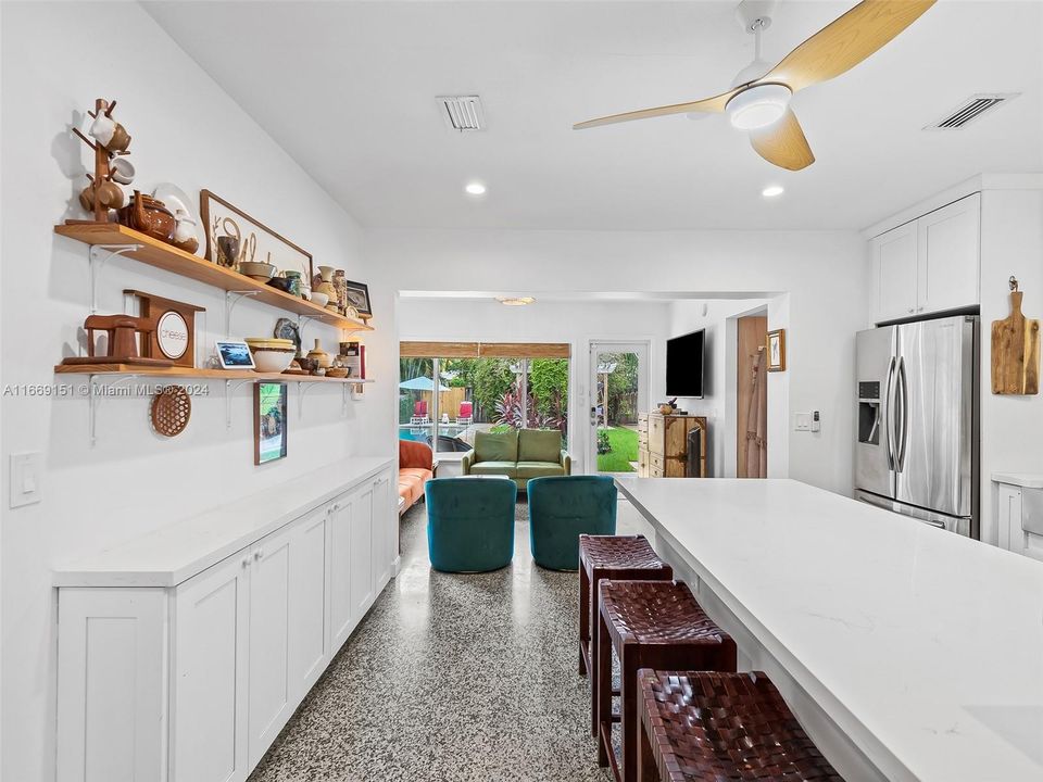 For Sale: $895,000 (3 beds, 2 baths, 1297 Square Feet)