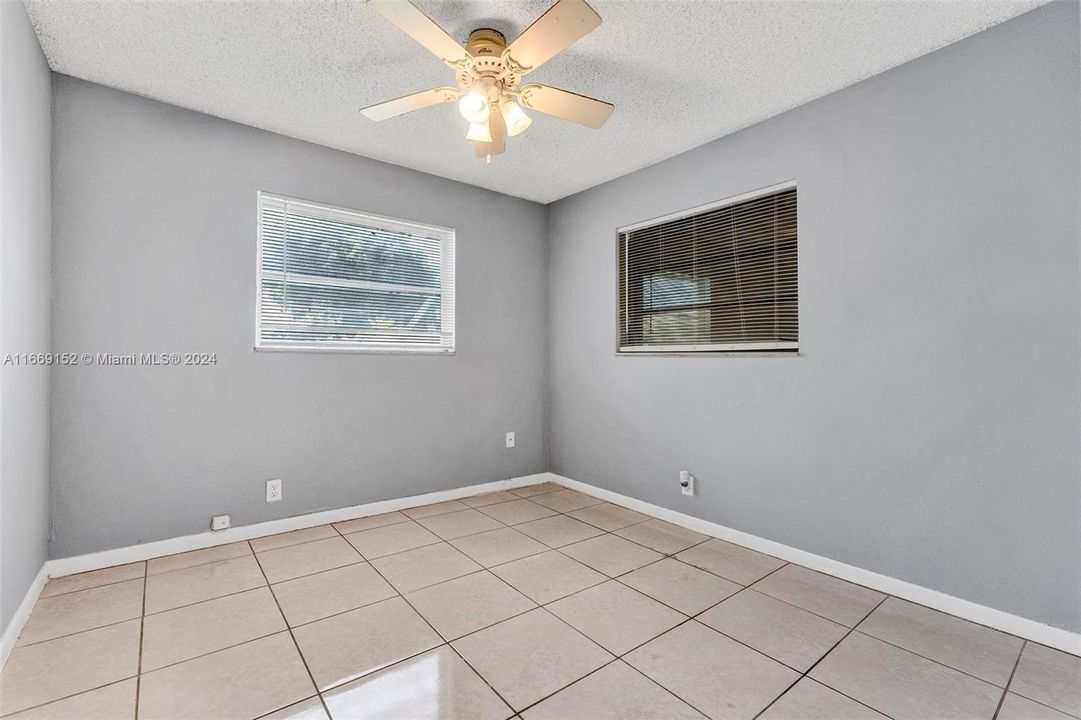 For Sale: $460,000 (3 beds, 1 baths, 1500 Square Feet)