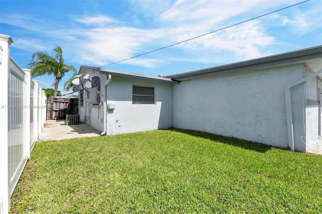 For Sale: $460,000 (3 beds, 1 baths, 1500 Square Feet)