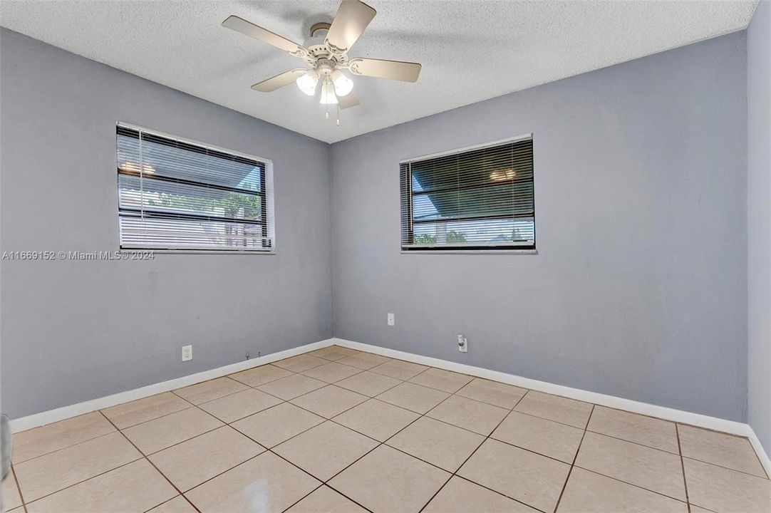 For Sale: $460,000 (3 beds, 1 baths, 1500 Square Feet)