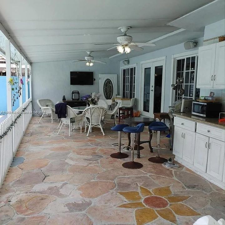 En Venta: $779,000 (4 camas, 3 baños, 1630 Pies cuadrados)