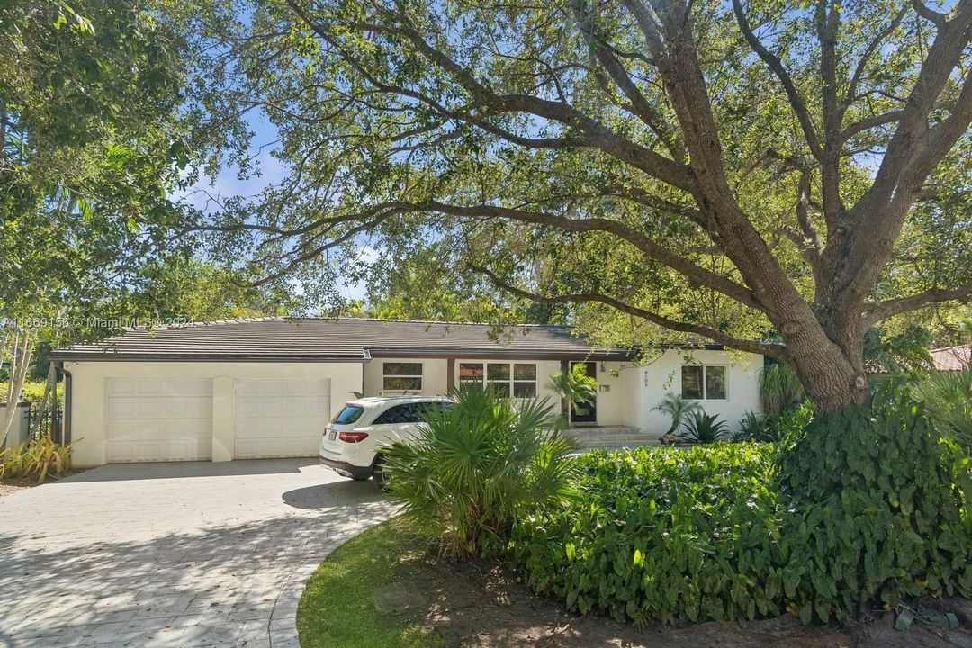 For Sale: $1,650,000 (3 beds, 2 baths, 1776 Square Feet)