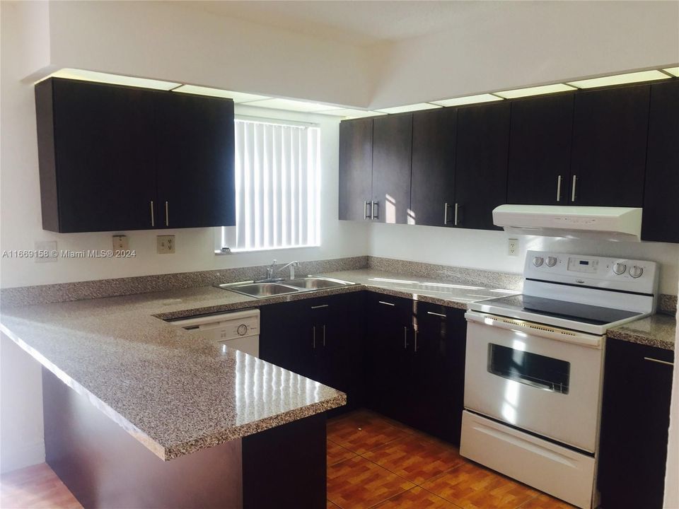 For Sale: $308,500 (2 beds, 2 baths, 1530 Square Feet)