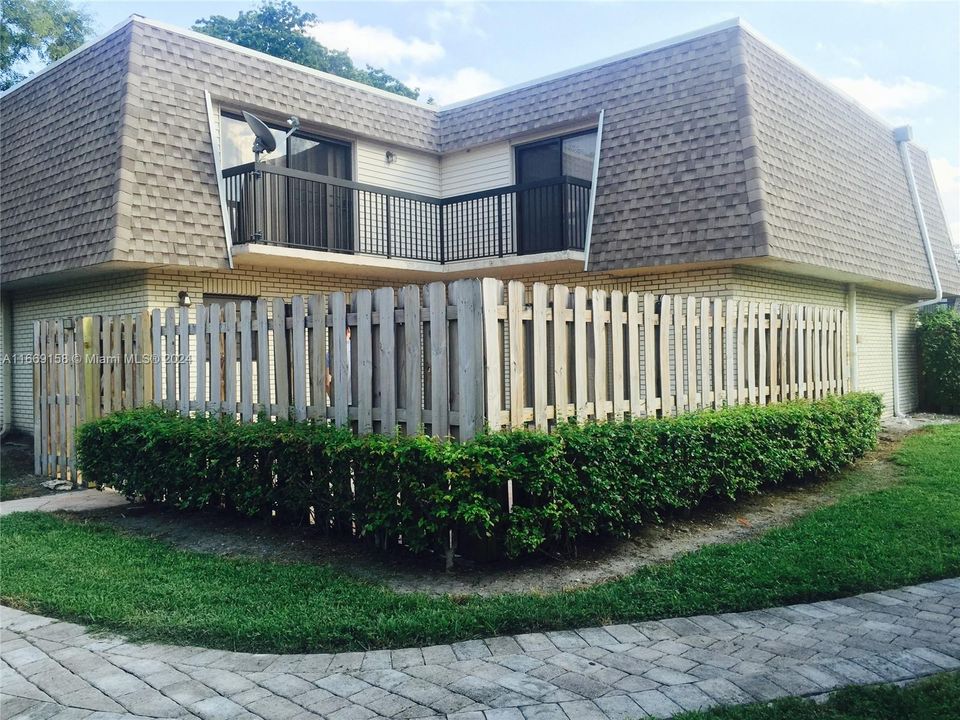 For Sale: $308,500 (2 beds, 2 baths, 1530 Square Feet)