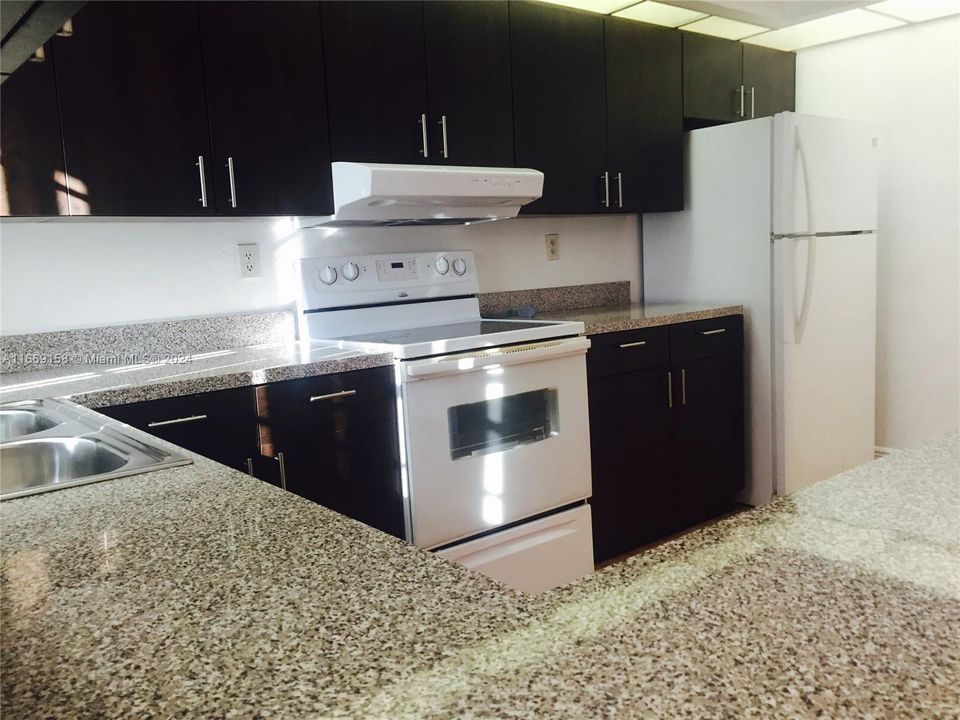 For Sale: $308,500 (2 beds, 2 baths, 1530 Square Feet)