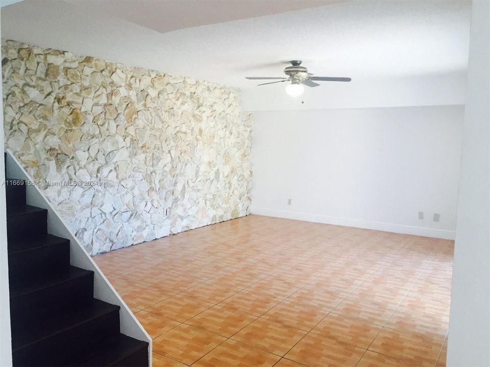 For Sale: $308,500 (2 beds, 2 baths, 1530 Square Feet)