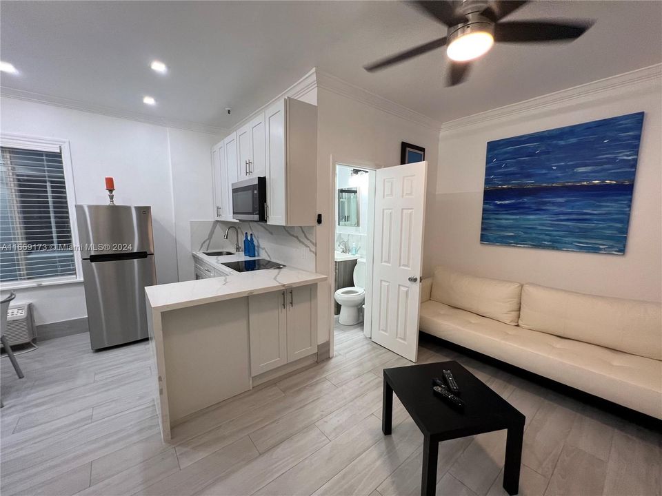 For Sale: $299,900 (1 beds, 1 baths, 340 Square Feet)