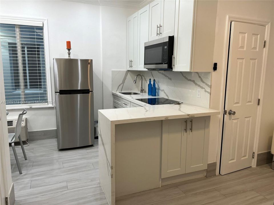 For Sale: $299,900 (1 beds, 1 baths, 340 Square Feet)