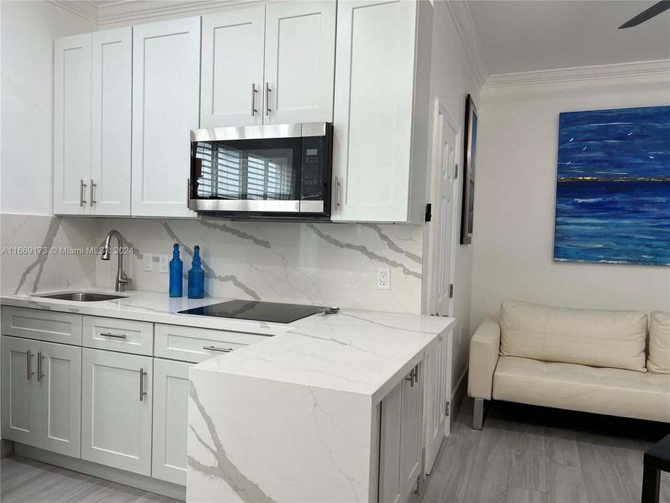 For Sale: $299,900 (1 beds, 1 baths, 340 Square Feet)