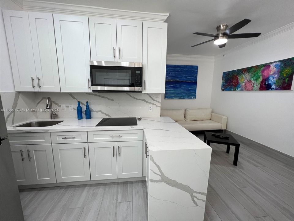 For Sale: $299,900 (1 beds, 1 baths, 340 Square Feet)