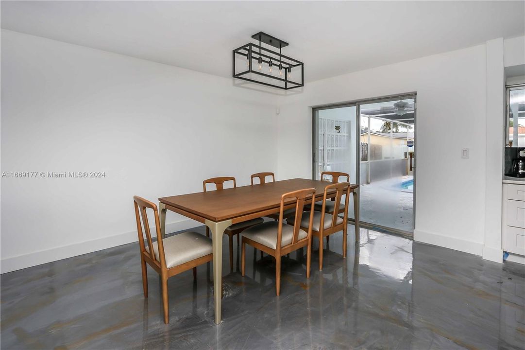 En Venta: $875,000 (3 camas, 2 baños, 1824 Pies cuadrados)