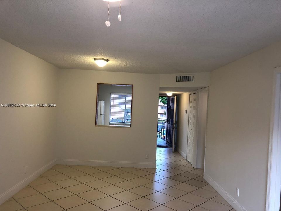 Active With Contract: $2,200 (2 beds, 2 baths, 832 Square Feet)