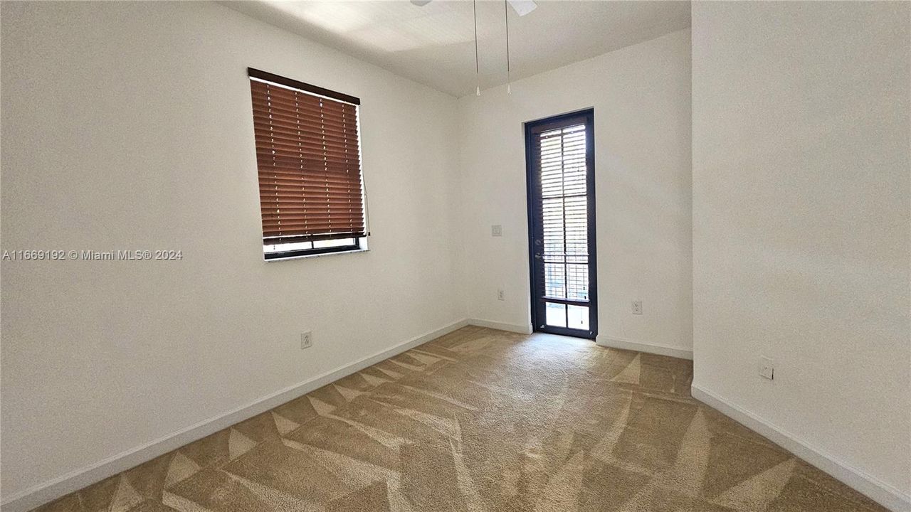 En Venta: $470,000 (4 camas, 2 baños, 2040 Pies cuadrados)