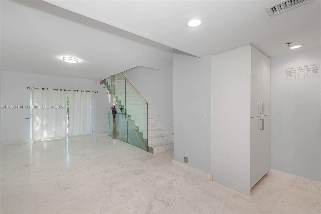 En Venta: $699,000 (2 camas, 2 baños, 1200 Pies cuadrados)