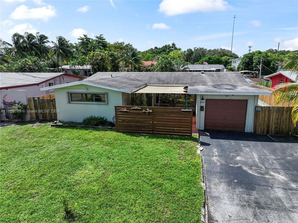 For Sale: $880,000 (3 beds, 2 baths, 1716 Square Feet)