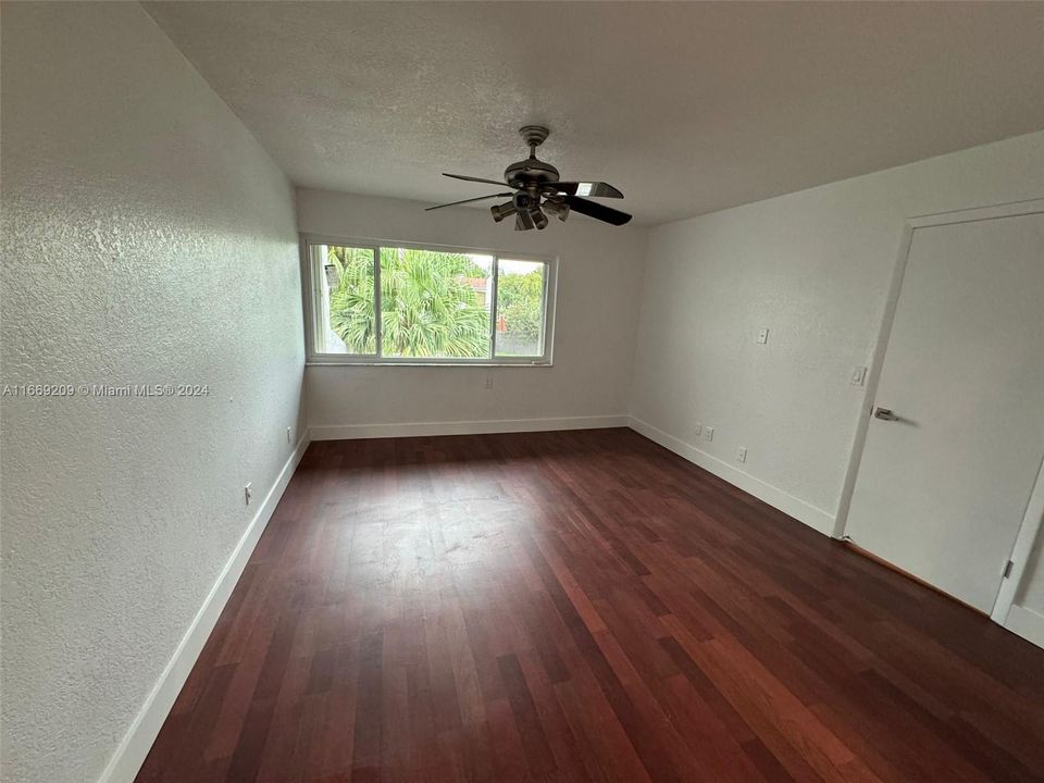 For Rent: $3,500 (3 beds, 2 baths, 1365 Square Feet)