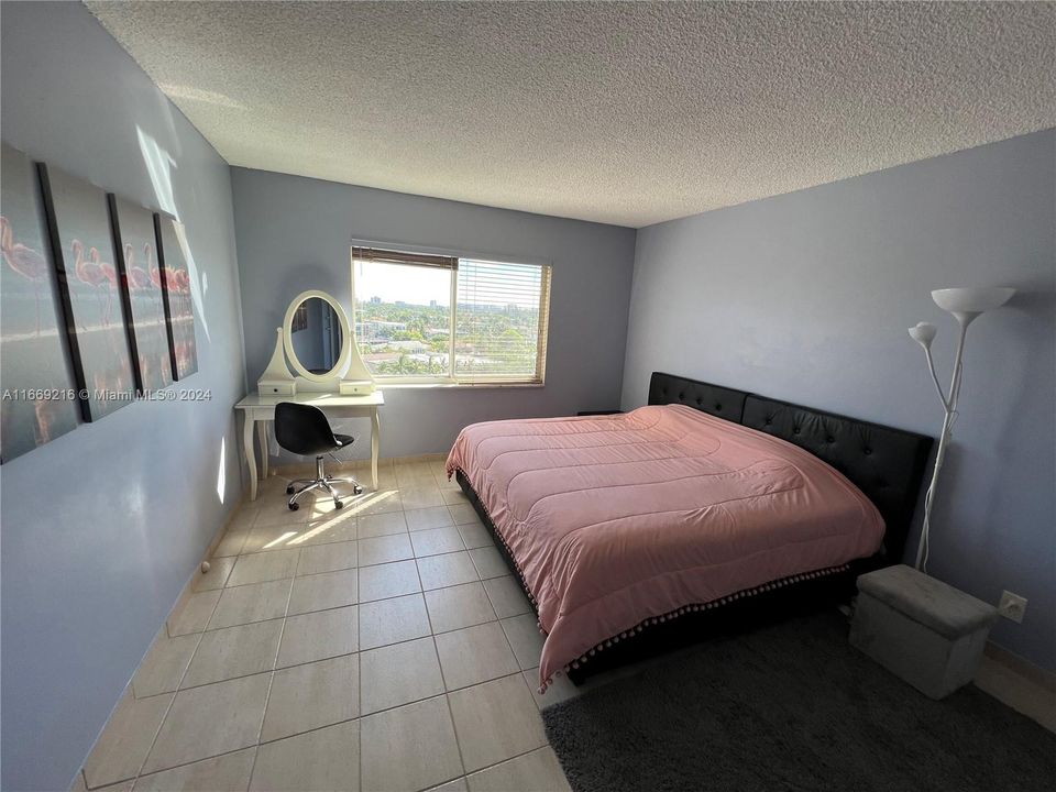 For Sale: $359,000 (2 beds, 2 baths, 1300 Square Feet)