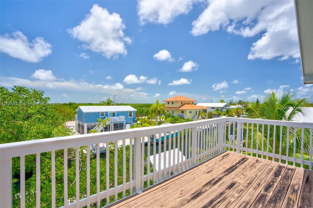 For Sale: $945,000 (3 beds, 2 baths, 1572 Square Feet)