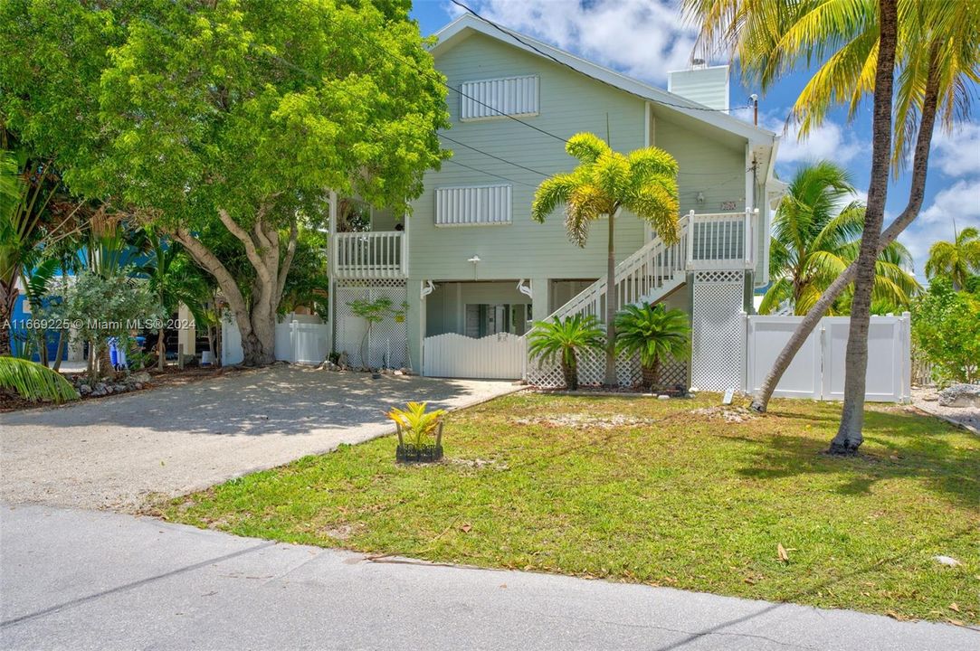 For Sale: $945,000 (3 beds, 2 baths, 1572 Square Feet)