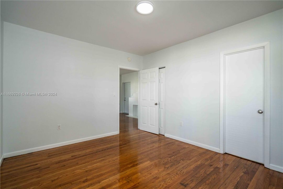 For Rent: $1,900 (1 beds, 1 baths, 775 Square Feet)