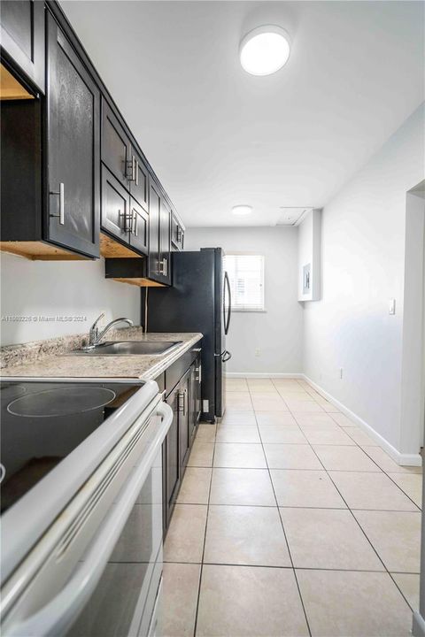 For Rent: $1,900 (1 beds, 1 baths, 775 Square Feet)