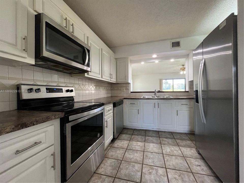 For Rent: $2,725 (3 beds, 2 baths, 2149 Square Feet)