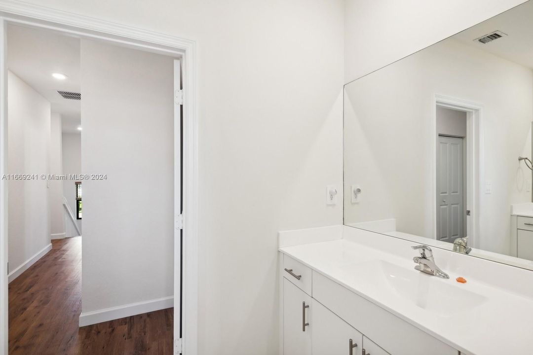 For Sale: $715,000 (4 beds, 2 baths, 2560 Square Feet)