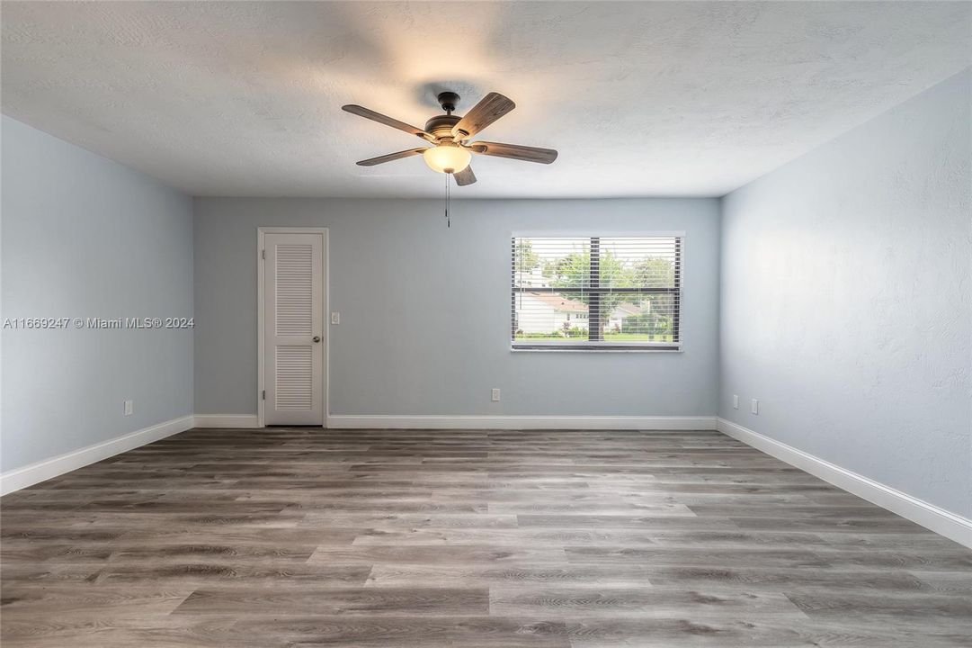 For Sale: $339,900 (2 beds, 2 baths, 1900 Square Feet)