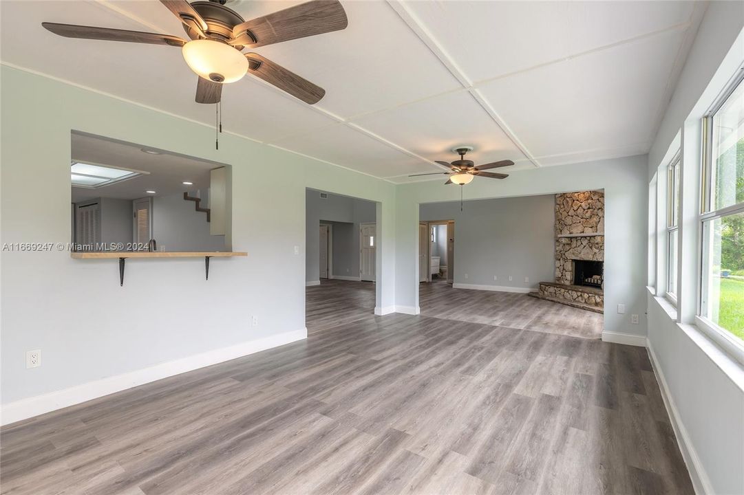 For Sale: $339,900 (2 beds, 2 baths, 1900 Square Feet)