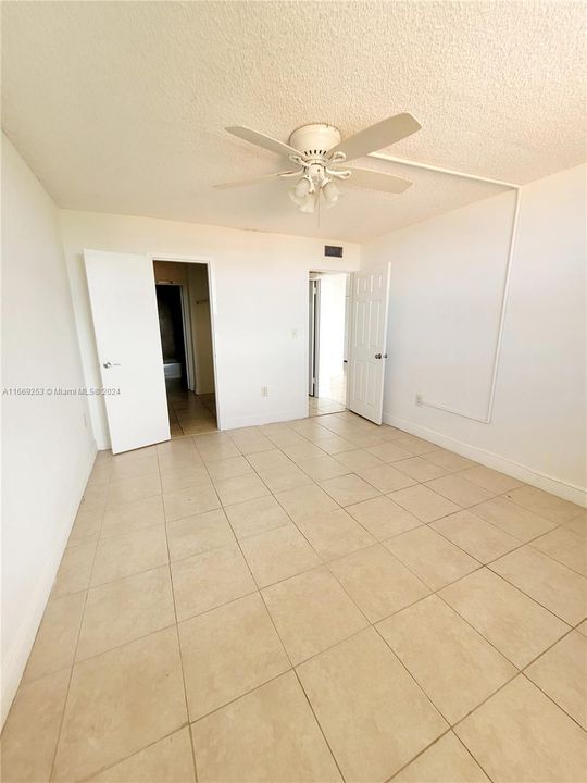 For Sale: $212,000 (1 beds, 1 baths, 673 Square Feet)