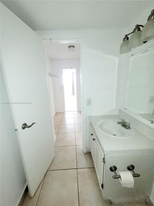 For Sale: $212,000 (1 beds, 1 baths, 673 Square Feet)