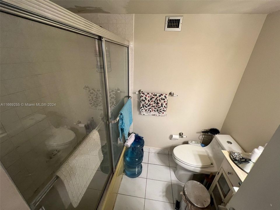 For Sale: $150,000 (1 beds, 1 baths, 857 Square Feet)