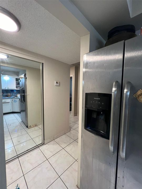 For Sale: $150,000 (1 beds, 1 baths, 857 Square Feet)