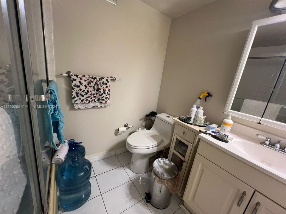 For Sale: $150,000 (1 beds, 1 baths, 857 Square Feet)