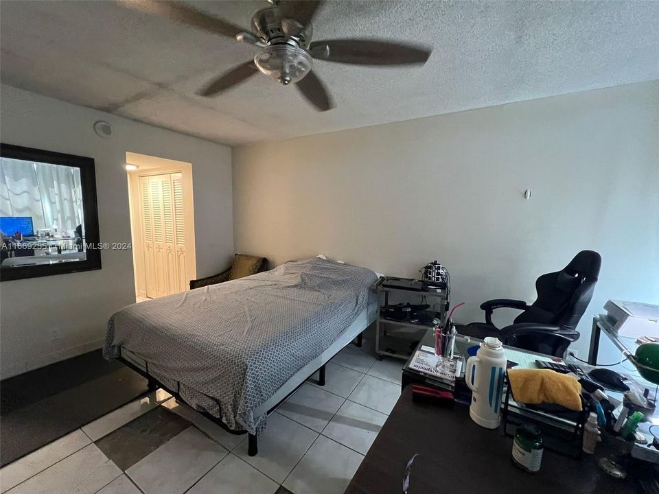 For Sale: $150,000 (1 beds, 1 baths, 857 Square Feet)