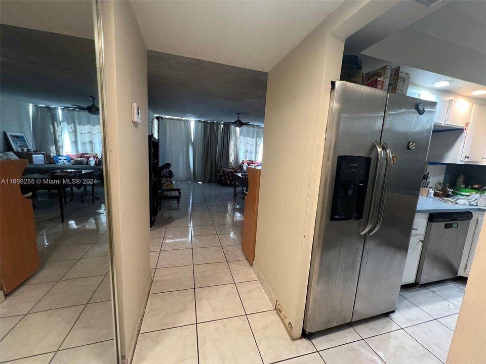 For Sale: $150,000 (1 beds, 1 baths, 857 Square Feet)