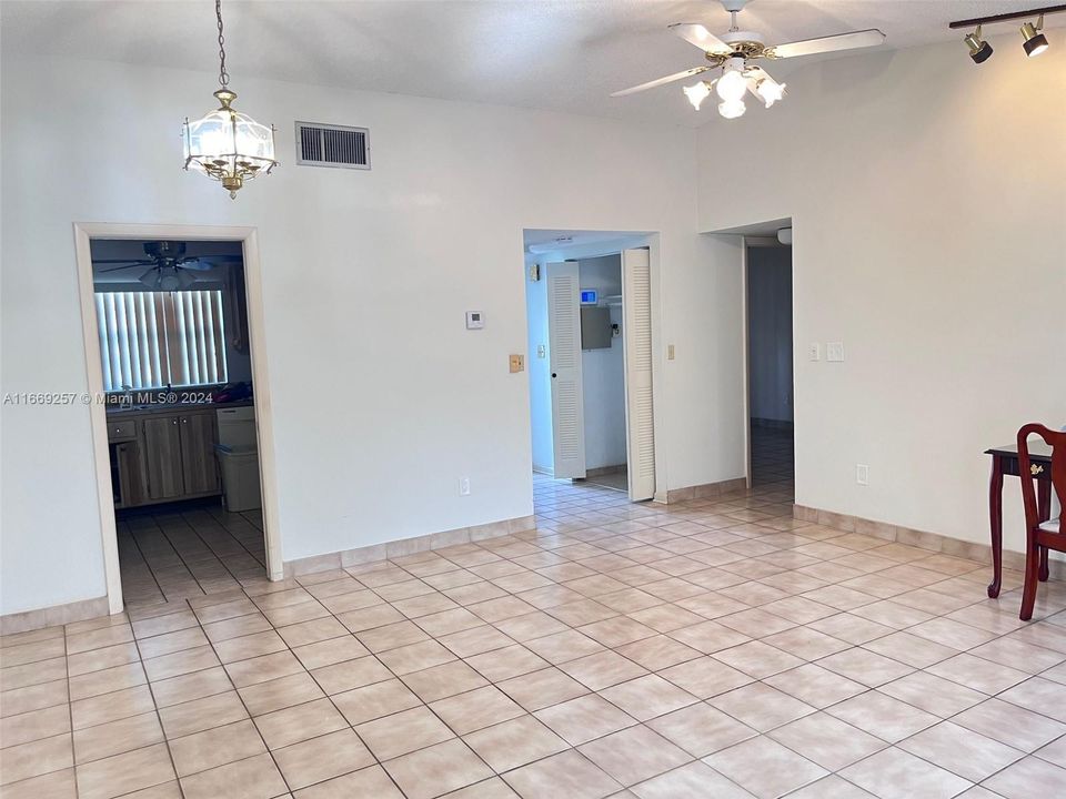 For Rent: $2,500 (2 beds, 2 baths, 1000 Square Feet)