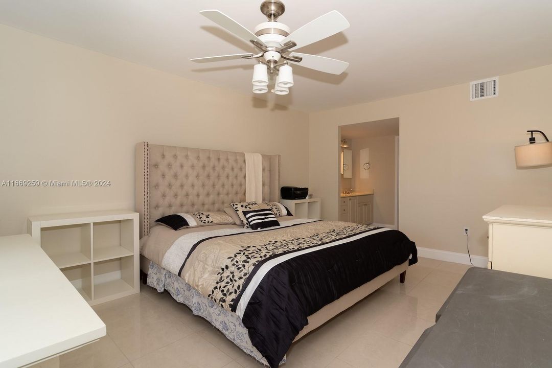 Active With Contract: $3,900 (2 beds, 2 baths, 1100 Square Feet)