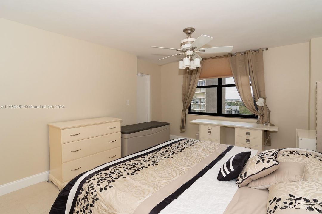 Active With Contract: $3,900 (2 beds, 2 baths, 1100 Square Feet)