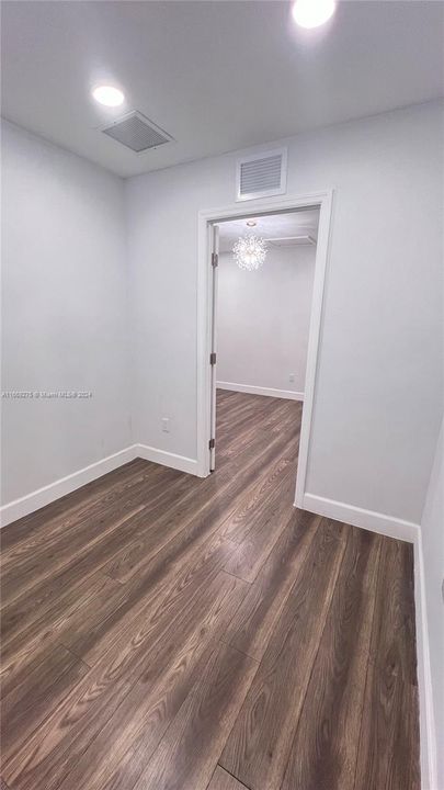 For Rent: $2,000 (1 beds, 1 baths, 1927 Square Feet)