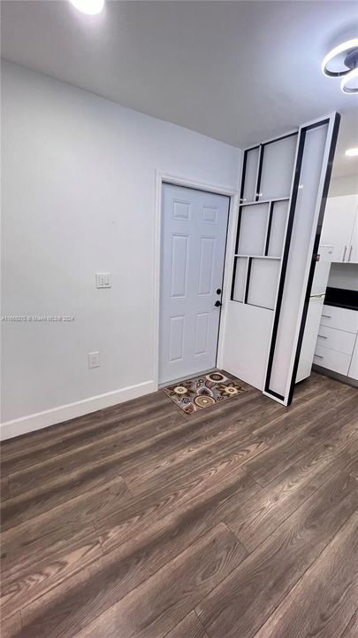 For Rent: $2,000 (1 beds, 1 baths, 1927 Square Feet)