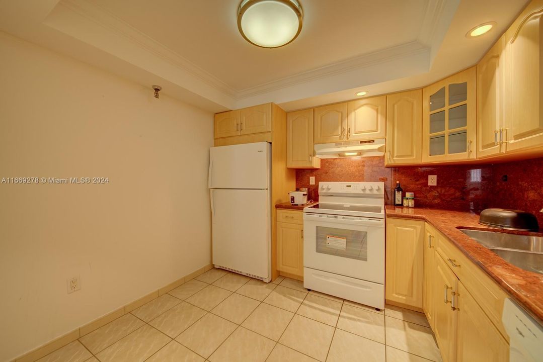 For Sale: $600,000 (2 beds, 2 baths, 1088 Square Feet)