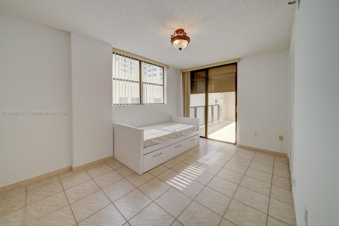 For Sale: $600,000 (2 beds, 2 baths, 1088 Square Feet)