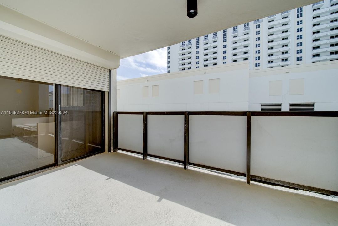 For Sale: $600,000 (2 beds, 2 baths, 1088 Square Feet)