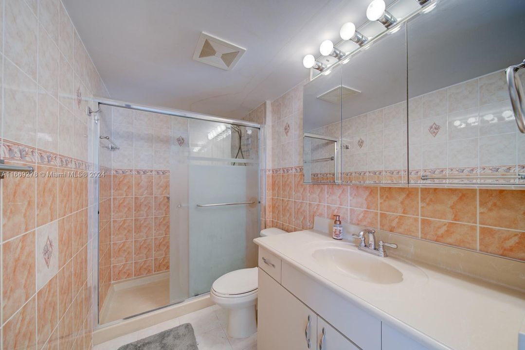 For Sale: $600,000 (2 beds, 2 baths, 1088 Square Feet)