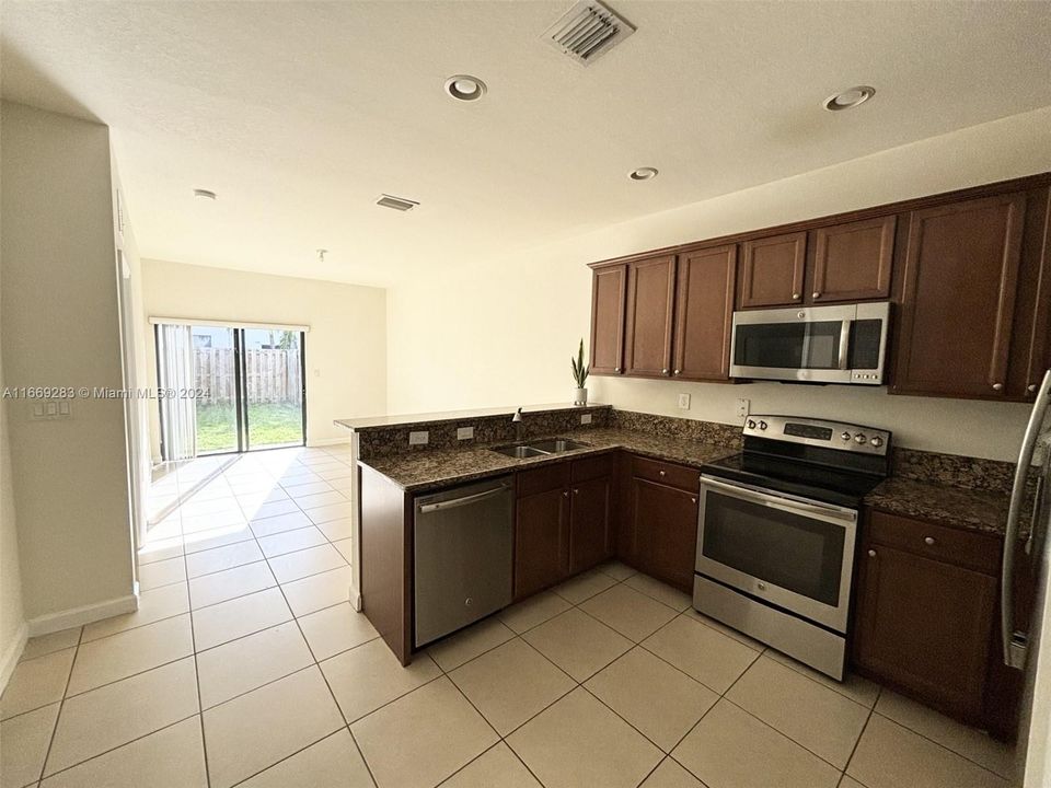 For Rent: $3,950 (4 beds, 3 baths, 1757 Square Feet)