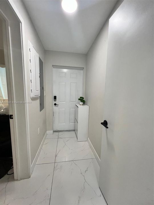 For Rent: $1,200 (1 beds, 1 baths, 1398 Square Feet)