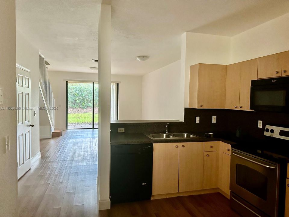 For Rent: $3,000 (2 beds, 2 baths, 1155 Square Feet)